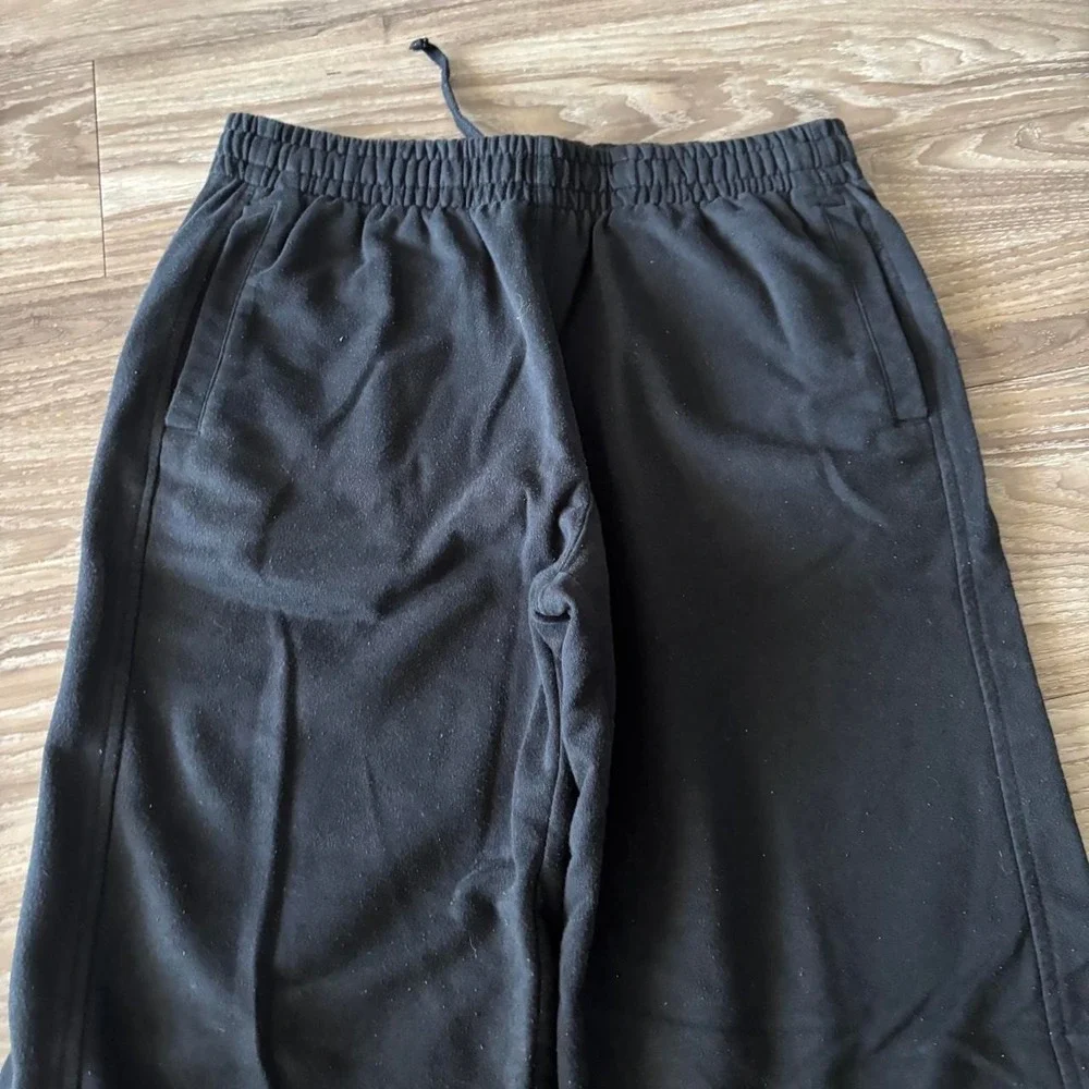 Vintage Y2K/2000s Black Streetwear Essential Sweatpants! Size M